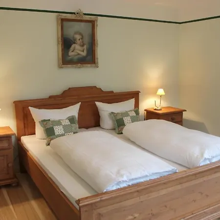 Schlossgaststätte Hohenberg Apartment Seeshaupt