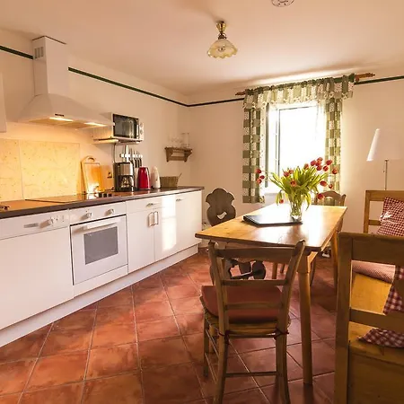 Apartment Schlossgaststätte Hohenberg Seeshaupt