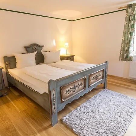 Schlossgaststätte Hohenberg Apartment Seeshaupt