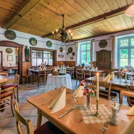 Schlossgaststätte Hohenberg Apartment Seeshaupt