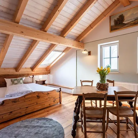 Apartment Schlossgaststätte Hohenberg Seeshaupt