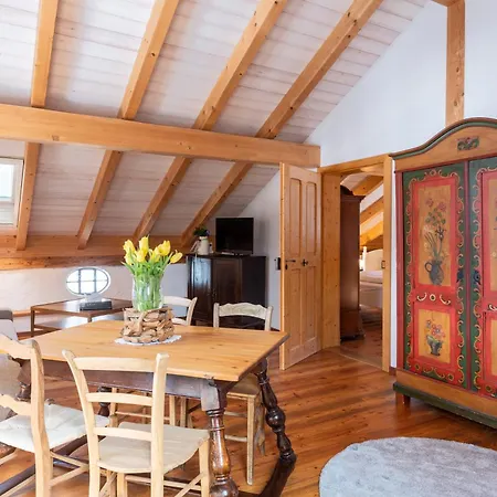 Apartment Schlossgaststätte Hohenberg