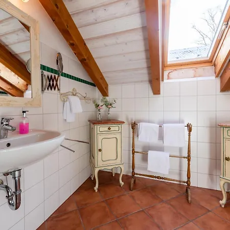 Schlossgaststätte Hohenberg Apartment Seeshaupt