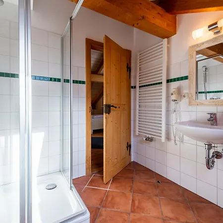Apartment Schlossgaststätte Hohenberg