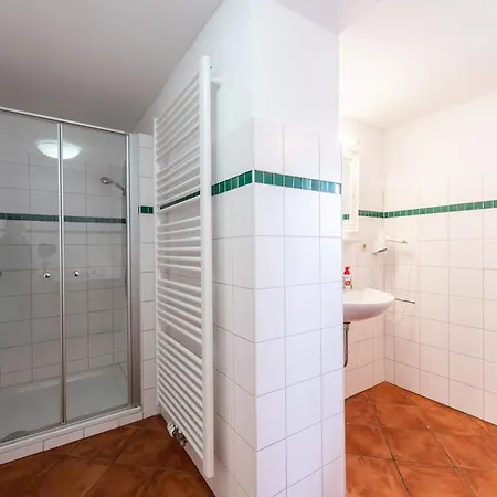 Apartment Schlossgaststätte Hohenberg Seeshaupt
