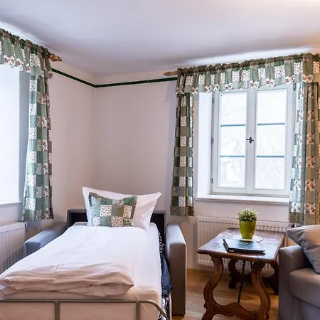 Apartment Schlossgaststätte Hohenberg *