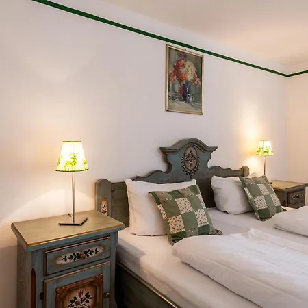 Schlossgaststätte Hohenberg Apartment Seeshaupt