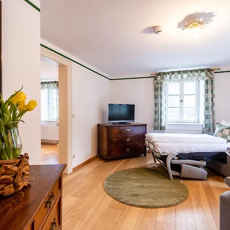 Apartment Schlossgaststätte Hohenberg Seeshaupt